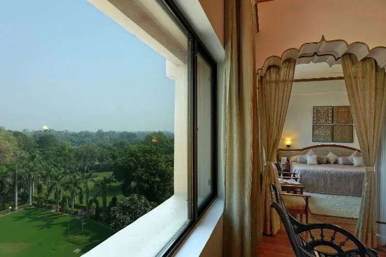 Hotel Clarks Shiraz Agra near Taj Mahal | Agra Hotel Property Hotel Clarks Shiraz Agra near Taj Mahal – Hotel Exterior View in Agra