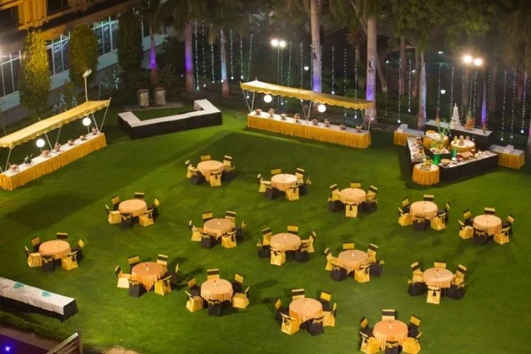 Hotel Clarks Shiraz Agra near Taj Mahal | Agra Hotel Property Hotel Clarks Shiraz Agra near Taj Mahal – Hotel Exterior View in Agra